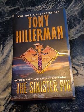 Tony Hillerman - The Sinister Pig